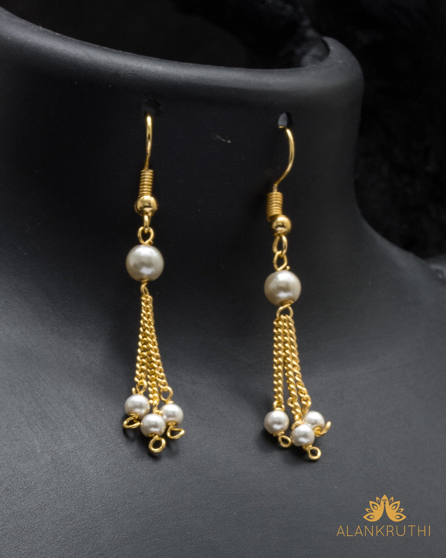 3 Layered Pearl Chain With Earrings