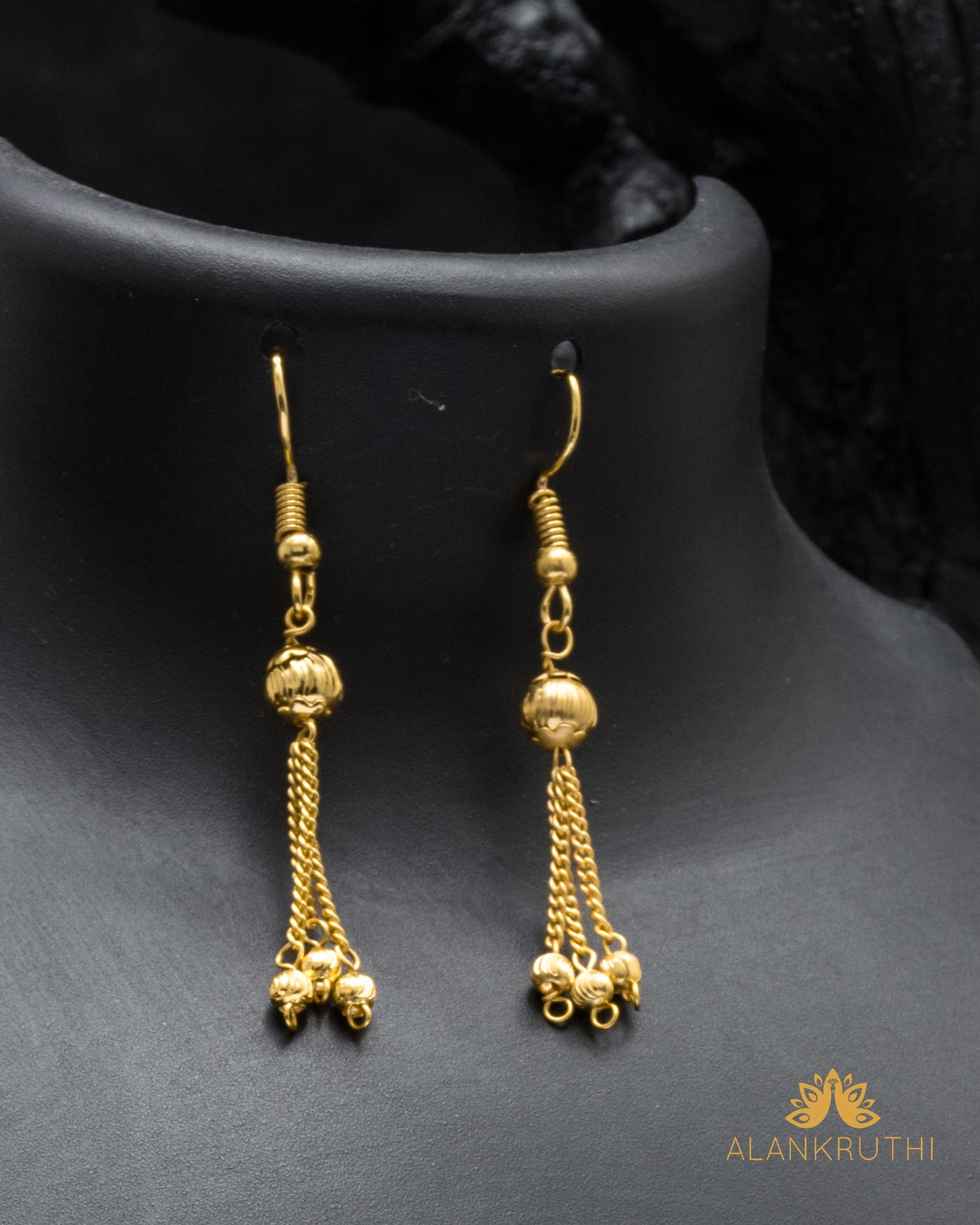3 Layered Golden Pearl Chain With Earrings