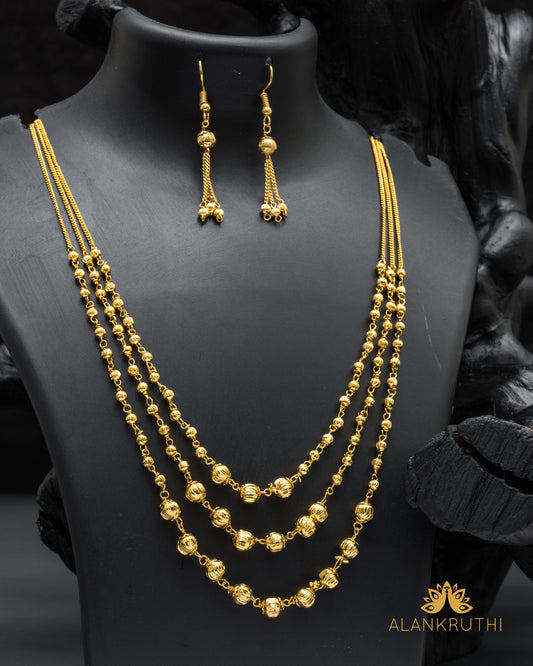 3 Layered Golden Pearl Chain With Earrings