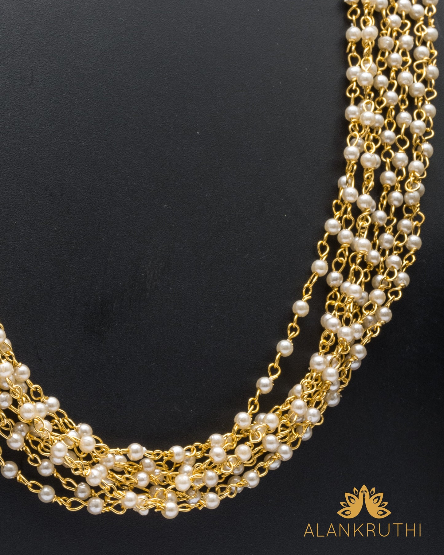 Cluster of White Pearl Short Chain Set