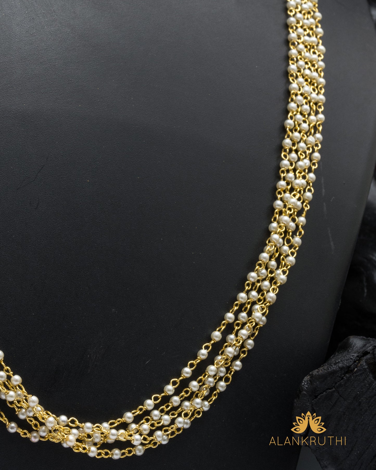 Cluster of White Pearl Short Chain