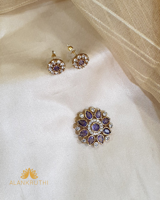 Antique Ad Pendant Set