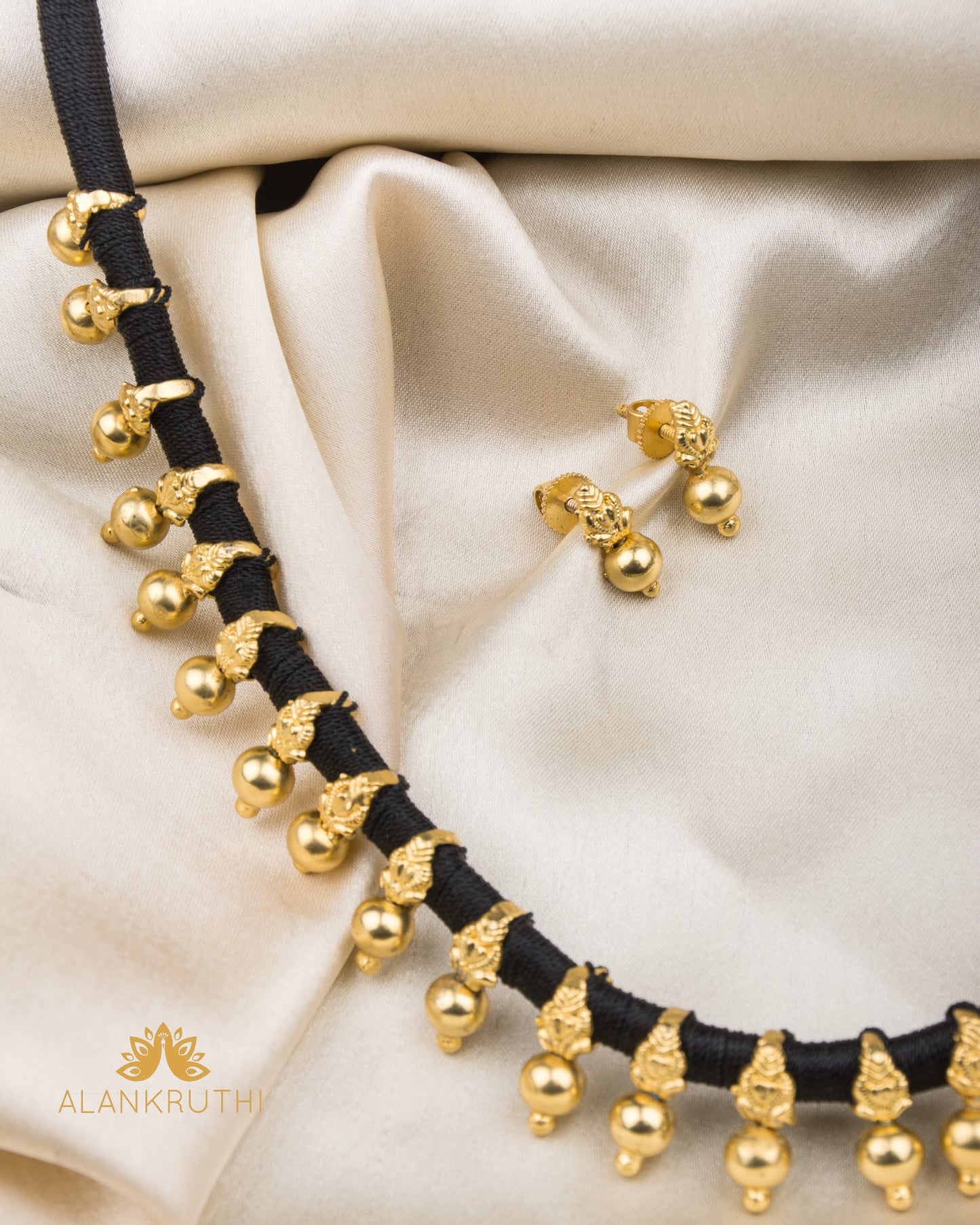 Antique Thread Necklace Set